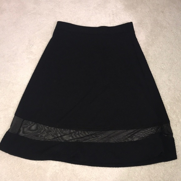 Black skirt - Picture 1 of 2